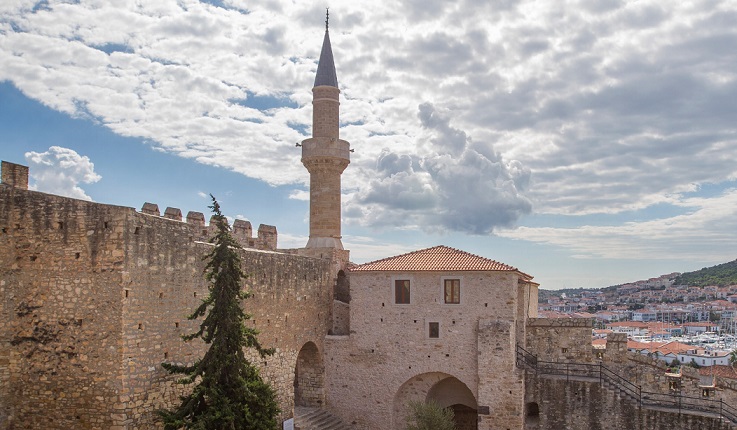 İzmir Foça, Çandarlı ve Çeşme Kaleleri