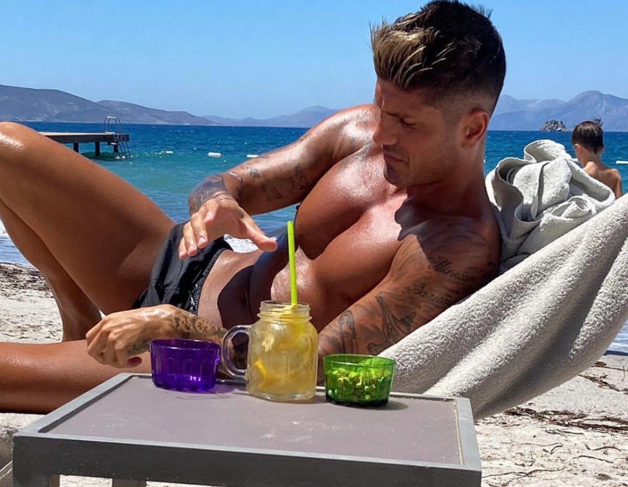 Survivor Barış Özbek