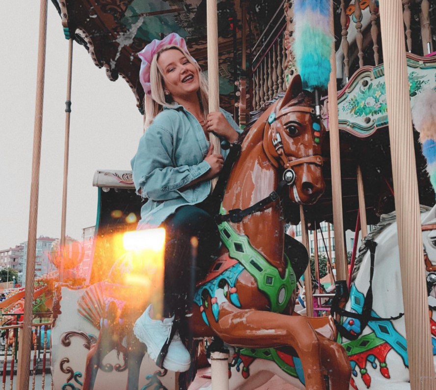 Doya Doya Moda Birben kaç yaşında boyu kaç evli mi Doya Doya Moda Birben Coşkun kimdir nereli?