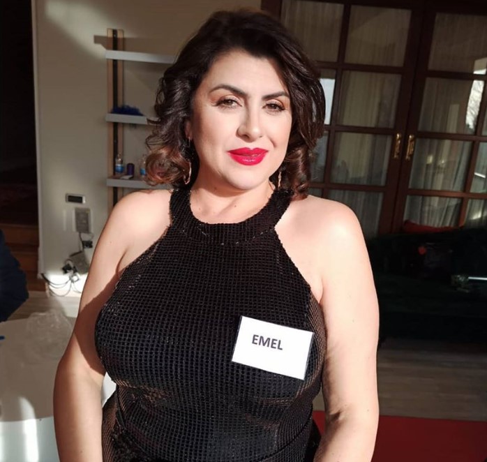 Doya Doya Moda Emel Başkan hangi filmde oynadı hangi dizilerde oynadı kaç yaşında?