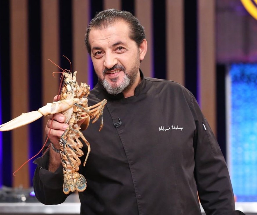 Masterchef Mehmet Yalçınkaya şef aslen nereli kaç yaşında Mehmet şefin parmakları yok mu?
