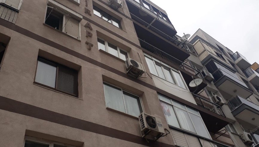 Konak'ta balkondan düşen Ali Çetin Özpınarcı hayatını kaybetti