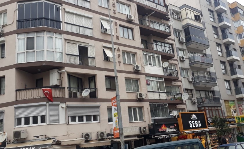 Konak'ta balkondan düşen Ali Çetin Özpınarcı hayatını kaybetti