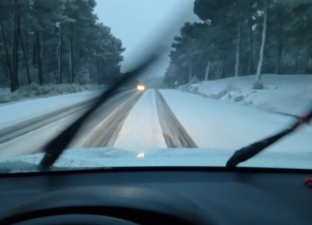 İzmir'de bu sabah sürpriz manzara! Kar başladı