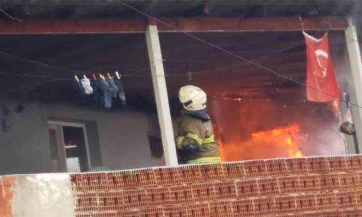 İzmir Kemalpaşa Kızılçam Sokak'ta çıkan yangın korkuttu