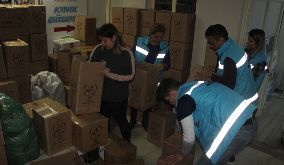 İzmir'den Elazığ'a gönderilen yardım kolisinde duygulandıran not