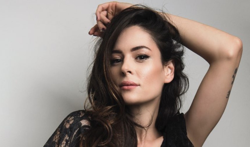 yıldız çağrı atiksoy aslen nereli boyu kaç burcu ne evli mi eşi kimdir oynadığı diziler filmler