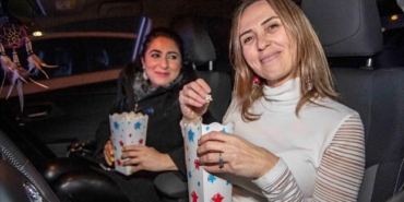 Balçovalılar, İzmir Nostaljik Arabalı Sinema İçin İnciraltı'nda Buluştu