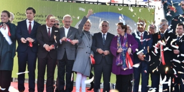 İzmir 15 Temmuz Demokrasi Şehitleri Meydanı açıldı