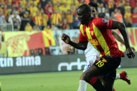 İzmir ekibi Göztepe'nin eski golcüsü Demba Ba, takıma dönüyor