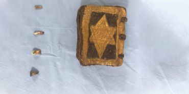 İzmir Gaziemir'de en az bin yıllık İbranice el yazması kitap ele geçirildi