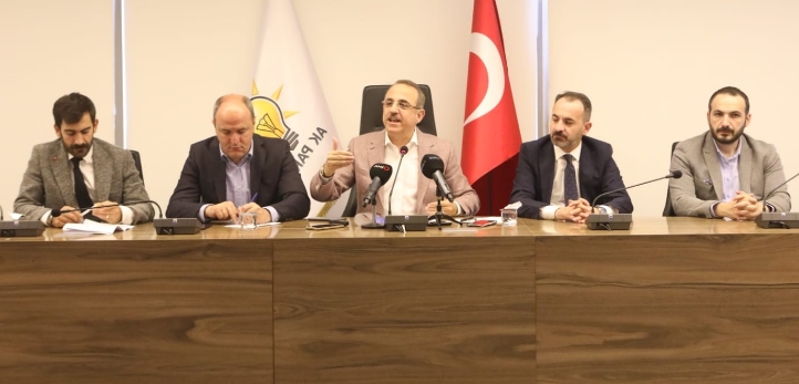 AK Parti İl Başkanı Sürekli, Tunç Soyer’in 100 gününü değerlendirdi