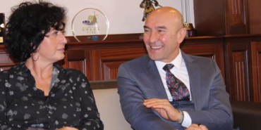 Neptün Soyer'in belediyede işe başladığı iddiaları yalanlandı