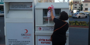 Aliağa'da genç çift, Kızılay kutusuna yanlışlıkla altınlarını attı