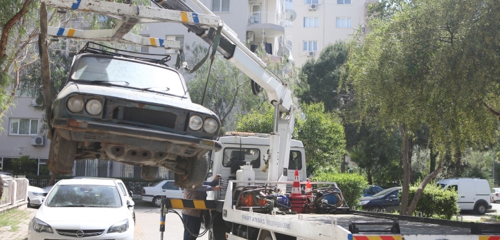 Buca, Buca Belediyesi, Dokuz Eylül Üniversitesi, Nükhet Hotar