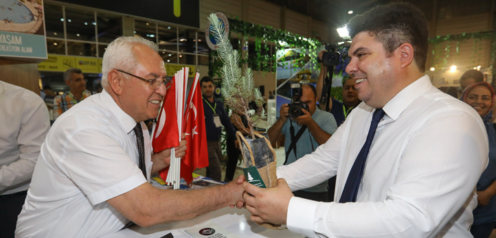 Karşıyaka, izmir, Cemil Tugay, İzmir Fuarı