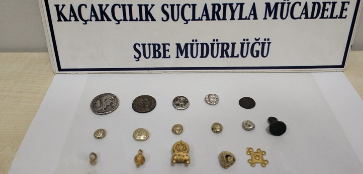 Anlık altın fiyatları, altın fiyatları, gram altın fiyatı, çeyrek altın fiyatı, 22 ayar bilezik fiyatı, cumhuriyet altını fiyatı, ata altın fiyatı