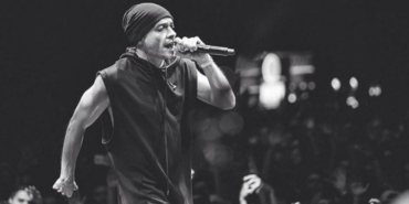 Karşıyaka, izmir, Aybüke Albere, Bostanlı, Suat Taşer Tiyatrosu, Okan Bayülgen, Özge Borak, Ezgi Çelik, Bostanlı Suat Taşer Tiyatrosu, Cemal Gürsel Caddesi