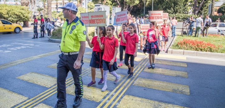 izmir, Ege İhracatçı Birlikleri, Ege Yaş Meyve Sebze İhracatçıları Birliği, Ege Zeytin ve Zeytinyağı İhracatçıları Birliği, Jak Eskinazi, Ege Maden İhracatçıları Birliği, EİB