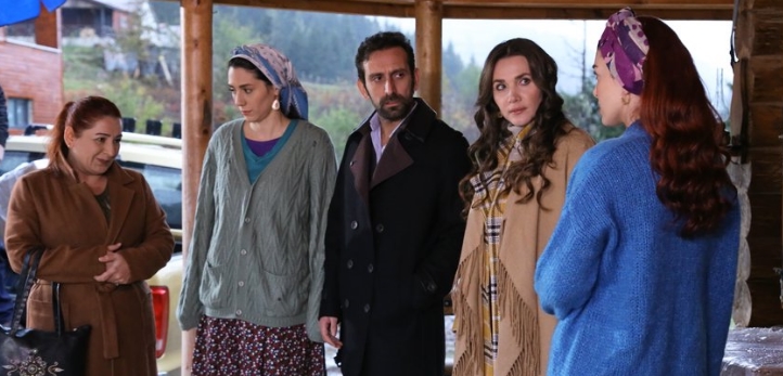 Toygan Avanoğlu, Aslıhan Güner, İsmail Demirci, Aslıhan Kapanşahin, Berfin Nilsu Aktaş, Gizem Güneş, Zeynep Koltuk, Kuzey Yıldızı İlk Aşk