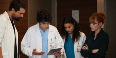 Taner Ölmez, Mucize Doktor, Özge Özpirinçci, Onur Tuna, Sinem Ünsal, Hazal Türesan, Reha Özcan, Fox TV