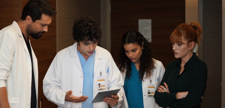 Taner Ölmez, Mucize Doktor, Özge Özpirinçci, Onur Tuna, Sinem Ünsal, Hazal Türesan, Reha Özcan, Fox TV