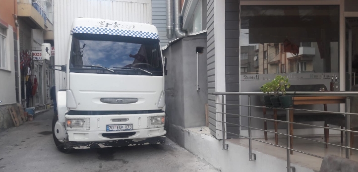 Karşıyaka, izmir, Karşıyaka İlçe Emniyet Müdürlüğü