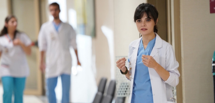 Taner Ölmez, Mucize Doktor, Onur Tuna, Sinem Ünsal, Hazal Türesan, Fox TV