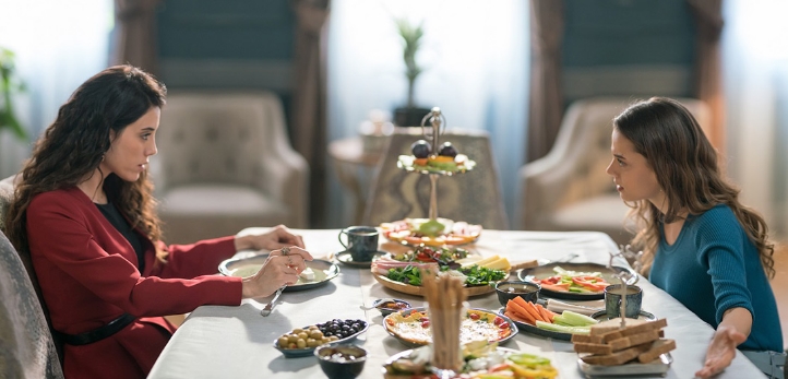 Tolga Sarıtaş, Fox TV, Ferhat ile Şirin, Cansu Dere, Leyla Tanlar