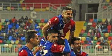 İzmir derbisinde Altınordu, Menemenspor'u tek golle geçti