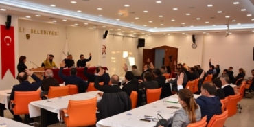 Torbalı Belediye Başkanı İsmail Uygur, 1,3 milyon TL'lik araç iddiasını yalanladı