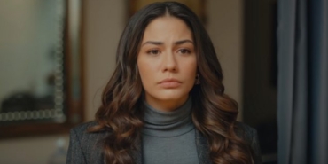 Beren Saat, Melisa Şenolsun, Hazal Türesan, Cezmi Baskın, Mehmet Günsür