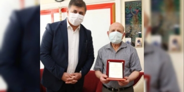 Karşıyaka Belediye Başkanı Tugay, emektar berber Süleyman Nurettin'i unutmadı