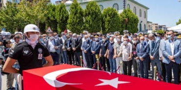 İzmir, şehit komiser Semih Güzelay'ı toprağa verdi