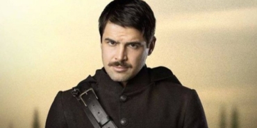 Ailenin Yeni Üyesi Reshad Strik eşi kimdir, Diriliş Ertuğrul Reşat Strik aslen nereli, kaç yaşında?