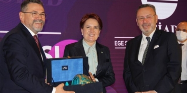 Meral Akşener İzmir’de iş dünyasıyla bir araya geldi