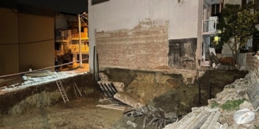 İzmir Bornova Kızılay Mahallesi’nde kayma oluşan bina boşaltıldı