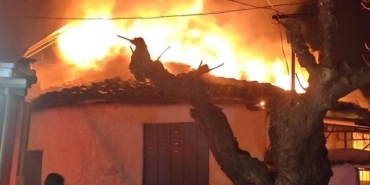 Manisa Şehzadeler Karaoğlanlı Mahallesi yangın: Kerpiç ev kül oldu