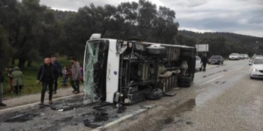 Muğla Milas Eğridere Yol Kavşağı’nda trafik kazası: Öğrenci minibüsü kaza yaptı