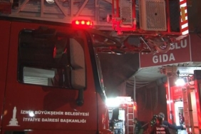 İzmir Konak Gıda Çarşısı’nda yangın: Konak Yenişehir Mahallesi’nde 3 işyeri yandı