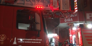 İzmir Konak Gıda Çarşısı’nda yangın: Konak Yenişehir Mahallesi’nde 3 işyeri yandı