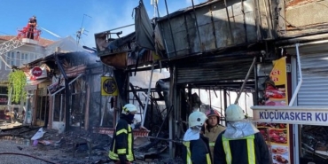 Afyon Bolvadin yangın: Bolvadin çarşıda yangın çıktı