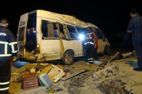 Uşak Ulubey yolunda trafik kazası son dakika minibüs devrildi Hasibe Bozkurt öldü 14 kişi yaralandı