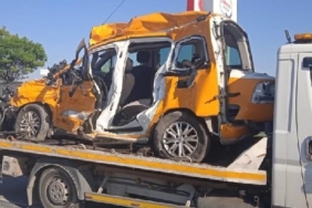 Afyon otogar kavşağı trafik kazası ticari taksi ile tır çarpıştı: 2 kişi hayatını kaybetti