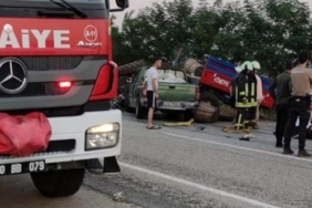 Denizli Tavas Kale yolunda trafik kazası traktör ile kamyonet çarpıştı: 11 yaralı
