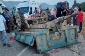İzmir Ödemiş Beydağ yolunda trafik kazası traktör ile kamyon çarpıştı: Bilal Şeker öldü, 13 yaralı