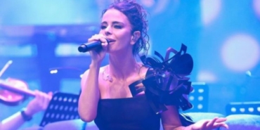 Simge Sağın boy kilo kaç aslen nereli burcu ne babası kim hangi takımlı hiç evlendi mi?