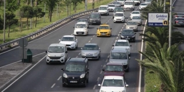 İzmir trafiğe kayıtlı araç sayısı yüzde 4,5 arttı