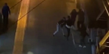 İzmir Bornova Çınar Mahallesi Yıldırım Beyazıt Caddesi’nde bıçaklı kavga