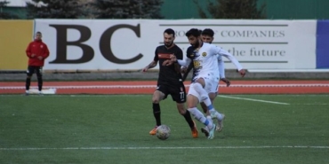 İzmir Karşıyaka, Ağrı’da takıldı